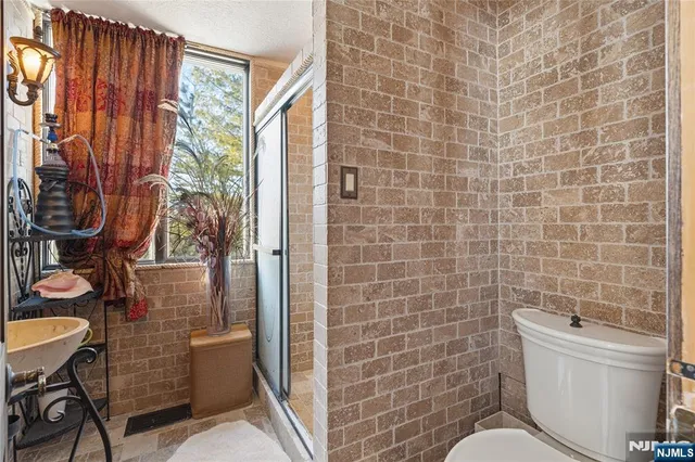 $2,500,000 | 12 East Saddle River Road, Saddle River, NJ 07458