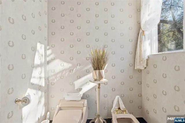 $2,500,000 | 12 East Saddle River Road, Saddle River, NJ 07458