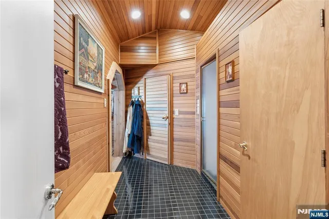 $2,500,000 | 12 East Saddle River Road, Saddle River, NJ 07458