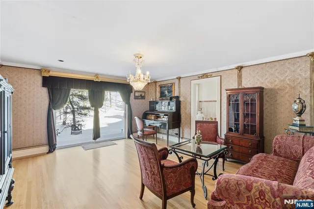 $2,500,000 | 12 East Saddle River Road, Saddle River, NJ 07458