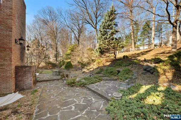 $2,500,000 | 12 East Saddle River Road, Saddle River, NJ 07458