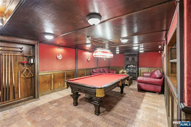 $2,500,000 | 12 East Saddle River Road, Saddle River, NJ 07458