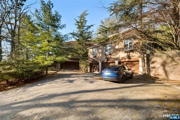 $2,500,000 | 12 East Saddle River Road, Saddle River, NJ 07458