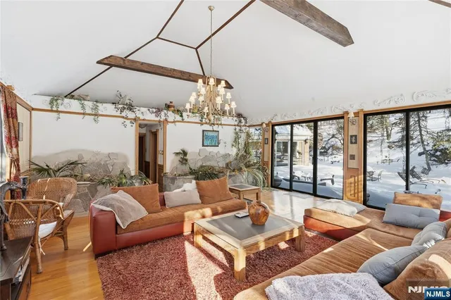 $2,500,000 | 12 East Saddle River Road, Saddle River, NJ 07458