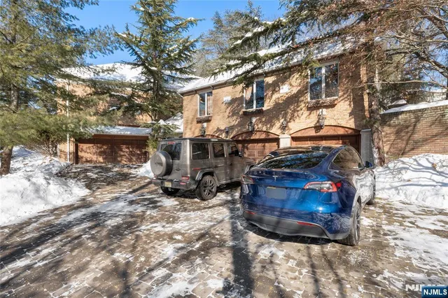 $2,500,000 | 12 East Saddle River Road, Saddle River, NJ 07458