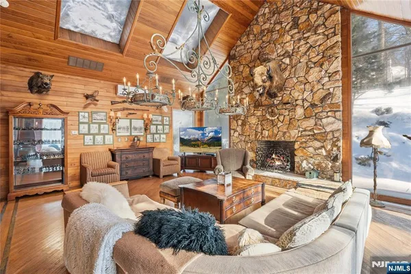 $2,500,000 | 12 East Saddle River Road, Saddle River, NJ 07458