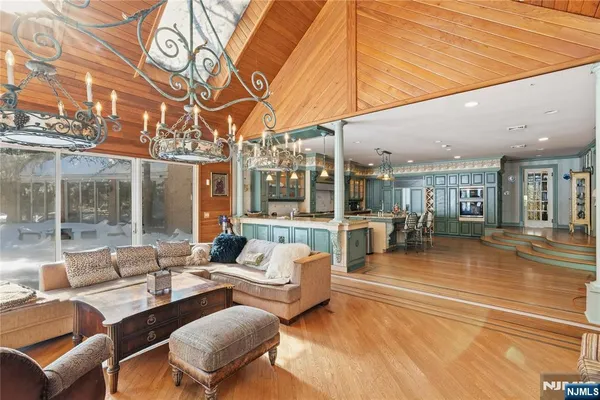 $2,500,000 | 12 East Saddle River Road, Saddle River, NJ 07458