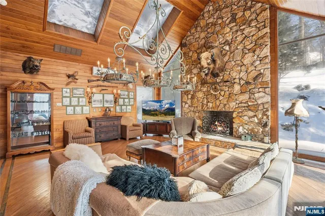 $2,500,000 | 12 East Saddle River Road, Saddle River, NJ 07458