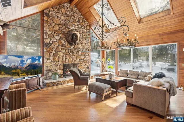 $2,500,000 | 12 East Saddle River Road, Saddle River, NJ 07458