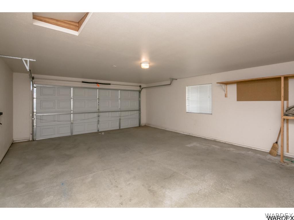 3620 Bosque Road Golden Valley, AZ 86413 - Photo 11 of 35 a view of a garage