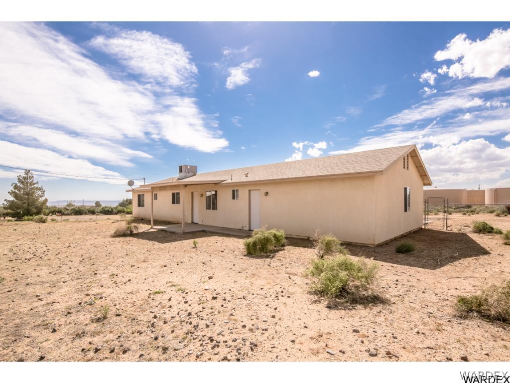 3620 Bosque Road Golden Valley, AZ 86413 - Photo 28 of 35 a front view of a house with a yard
