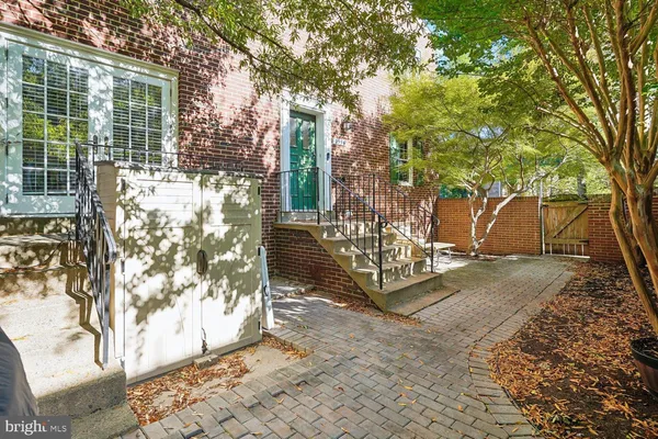 $3,325 | 2596 Nicky Lane, Alexandria, VA 22311