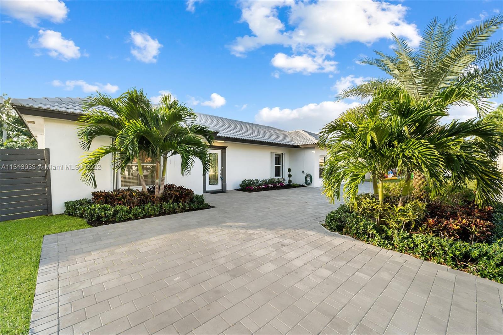 585 Northwest 15th Avenue Boca Raton, FL 33486 - Photo 3 of 55 Gallery Image 3