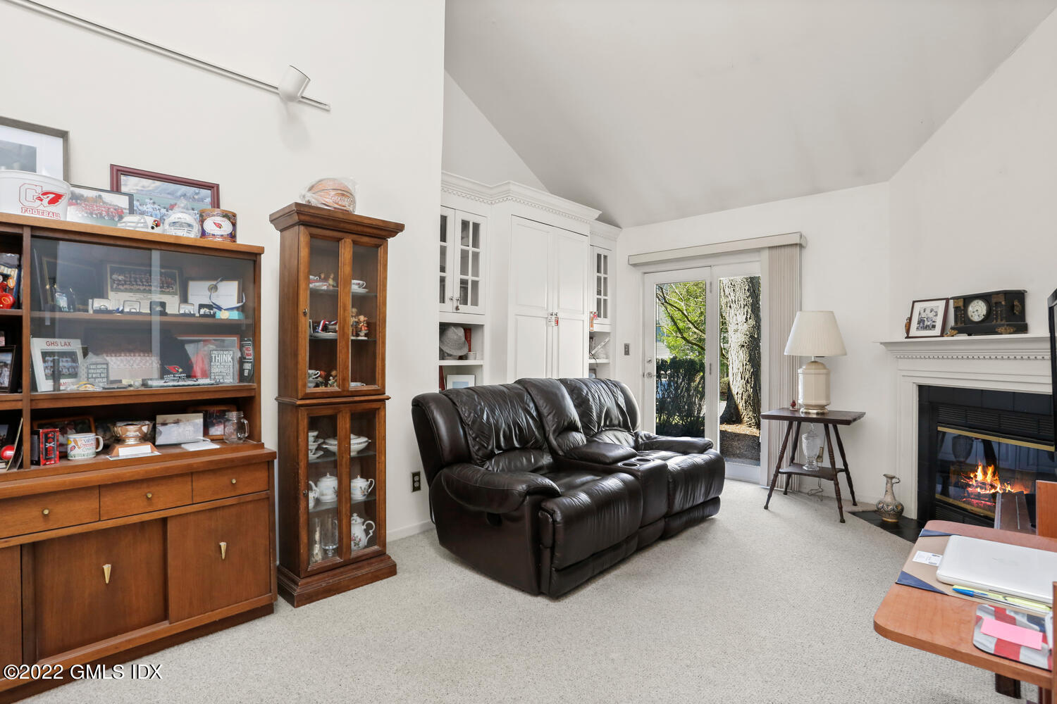 351 Pemberwick Road, Unit 815 Greenwich, CT 06831 - Photo 3 of 11 a living room with furniture and a book shelf