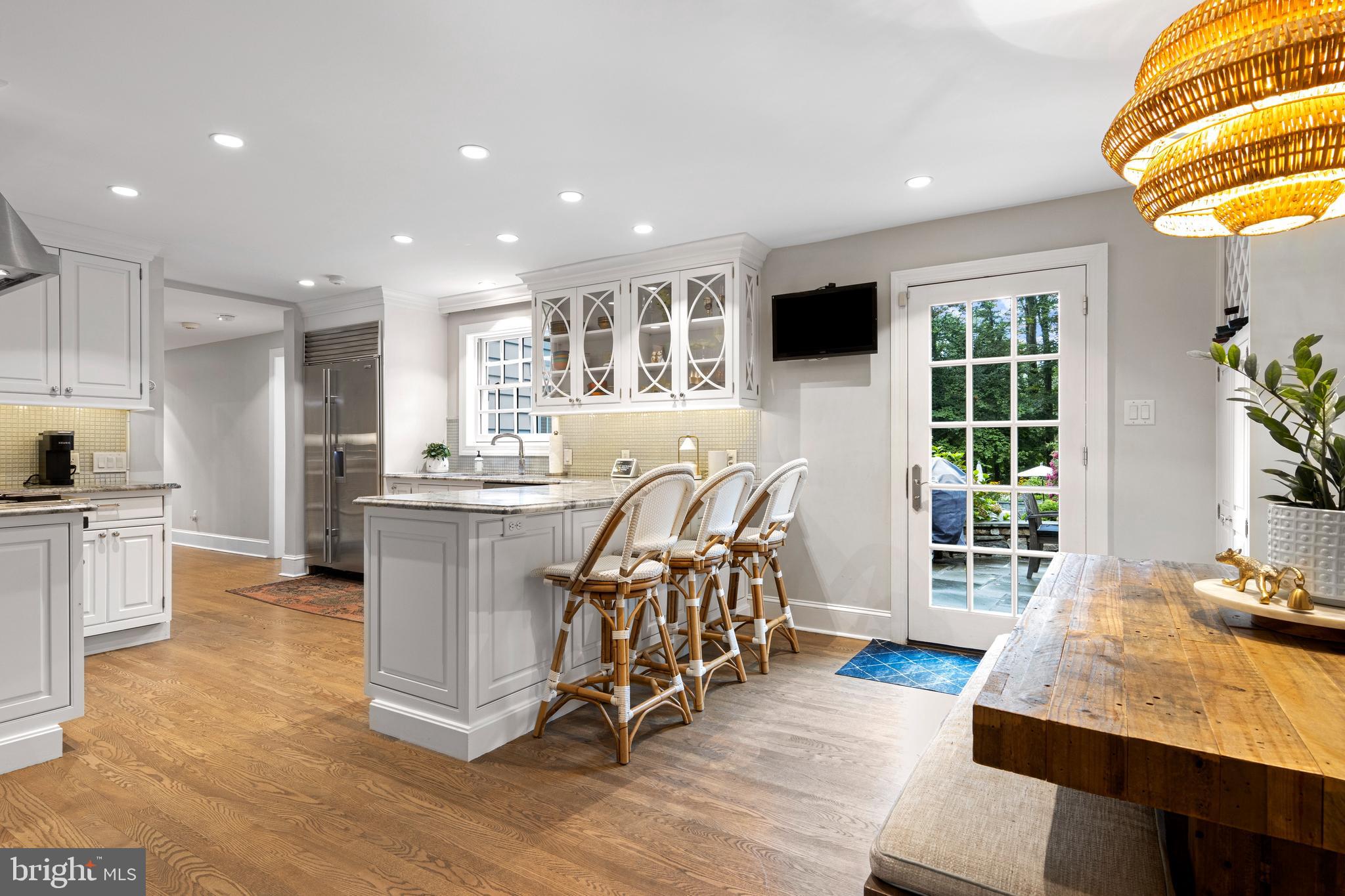 2 Private Way Wayne, PA 19087 - Photo 11 of 61 Kitchen peninsula with seating