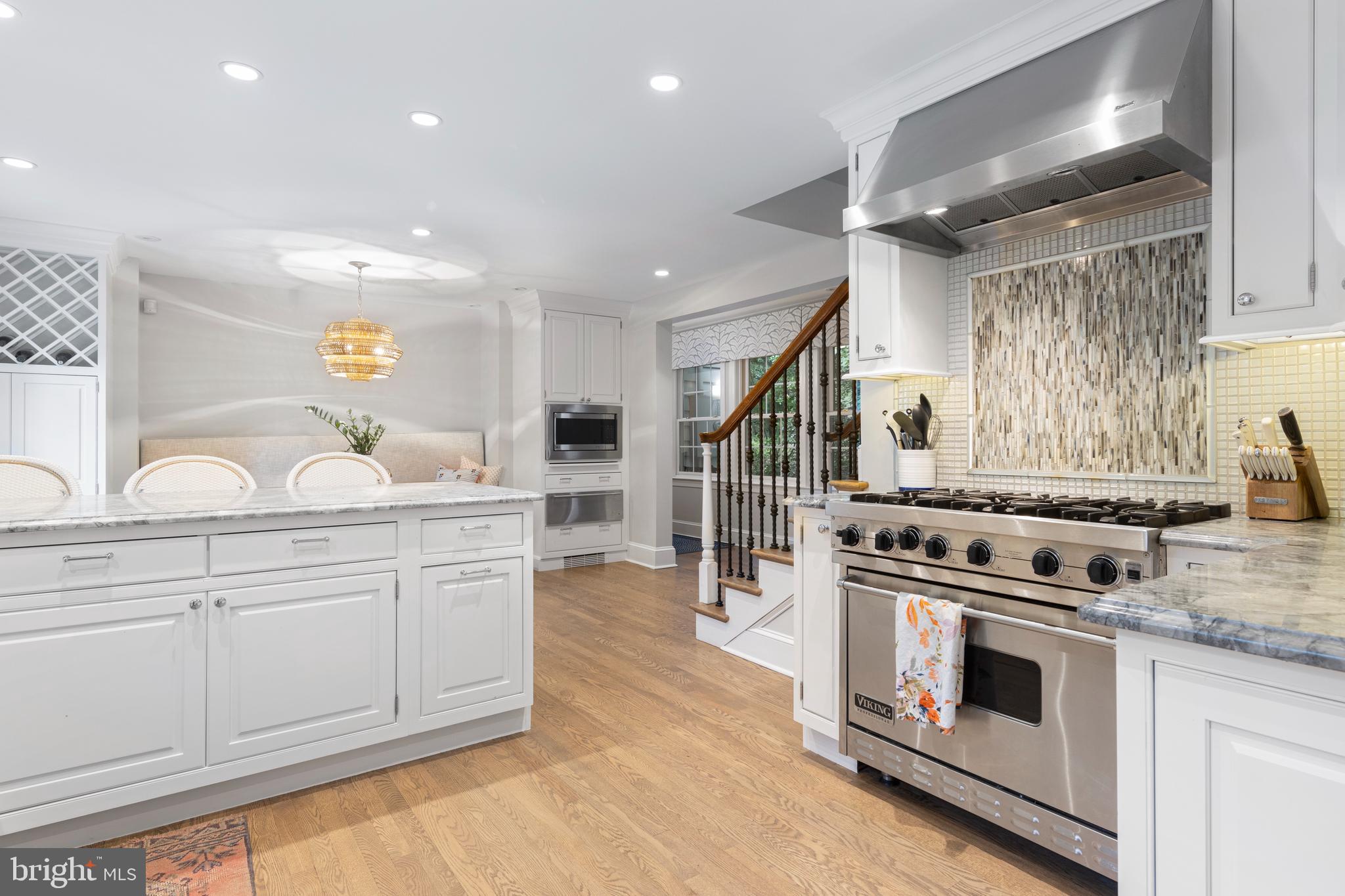 2 Private Way Wayne, PA 19087 - Photo 14 of 61 Professional series range