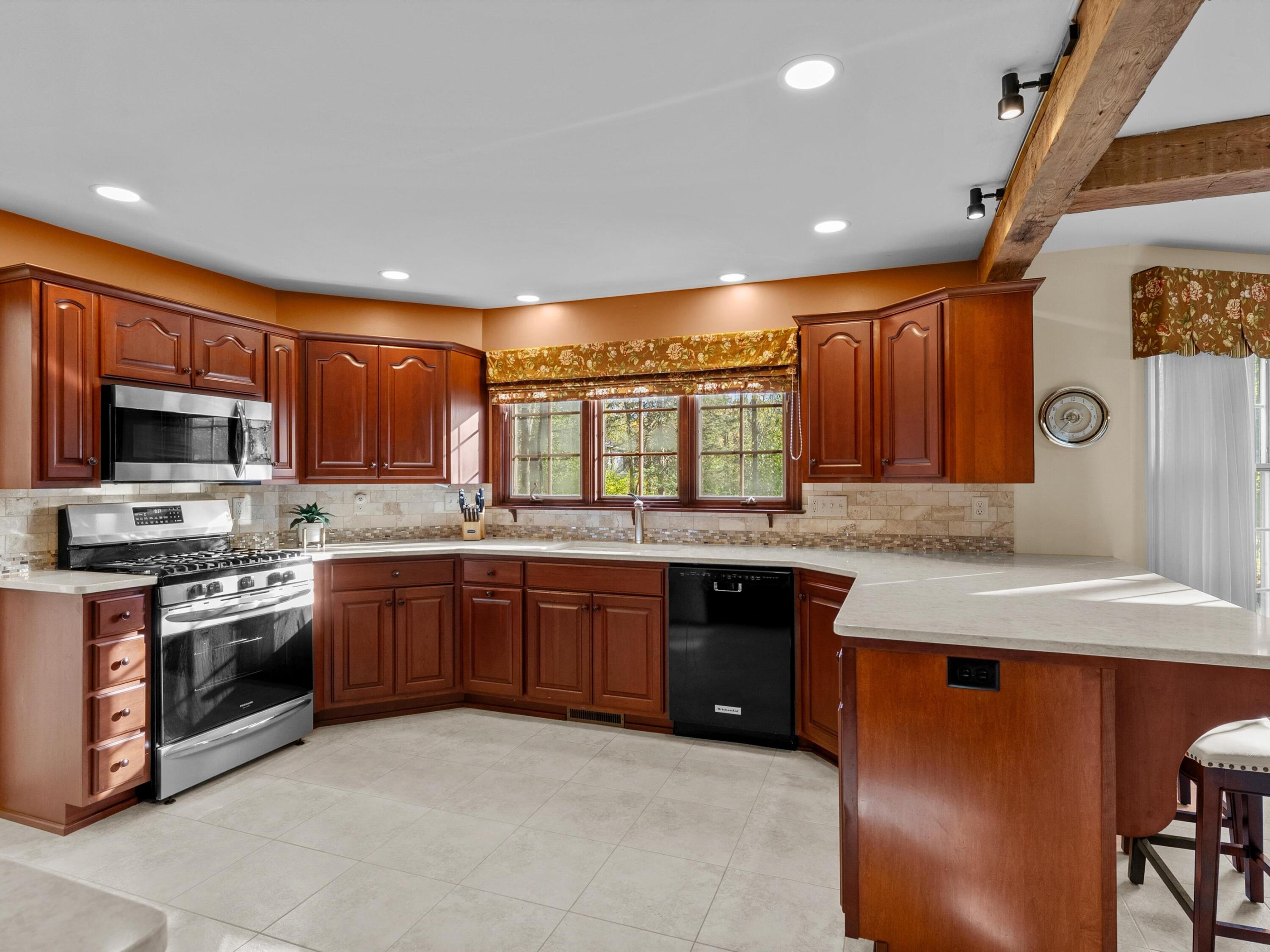 1127 Tanglewood Road Manitowoc, WI 54220 - Photo 29 of 72 28-027_2625342_09208