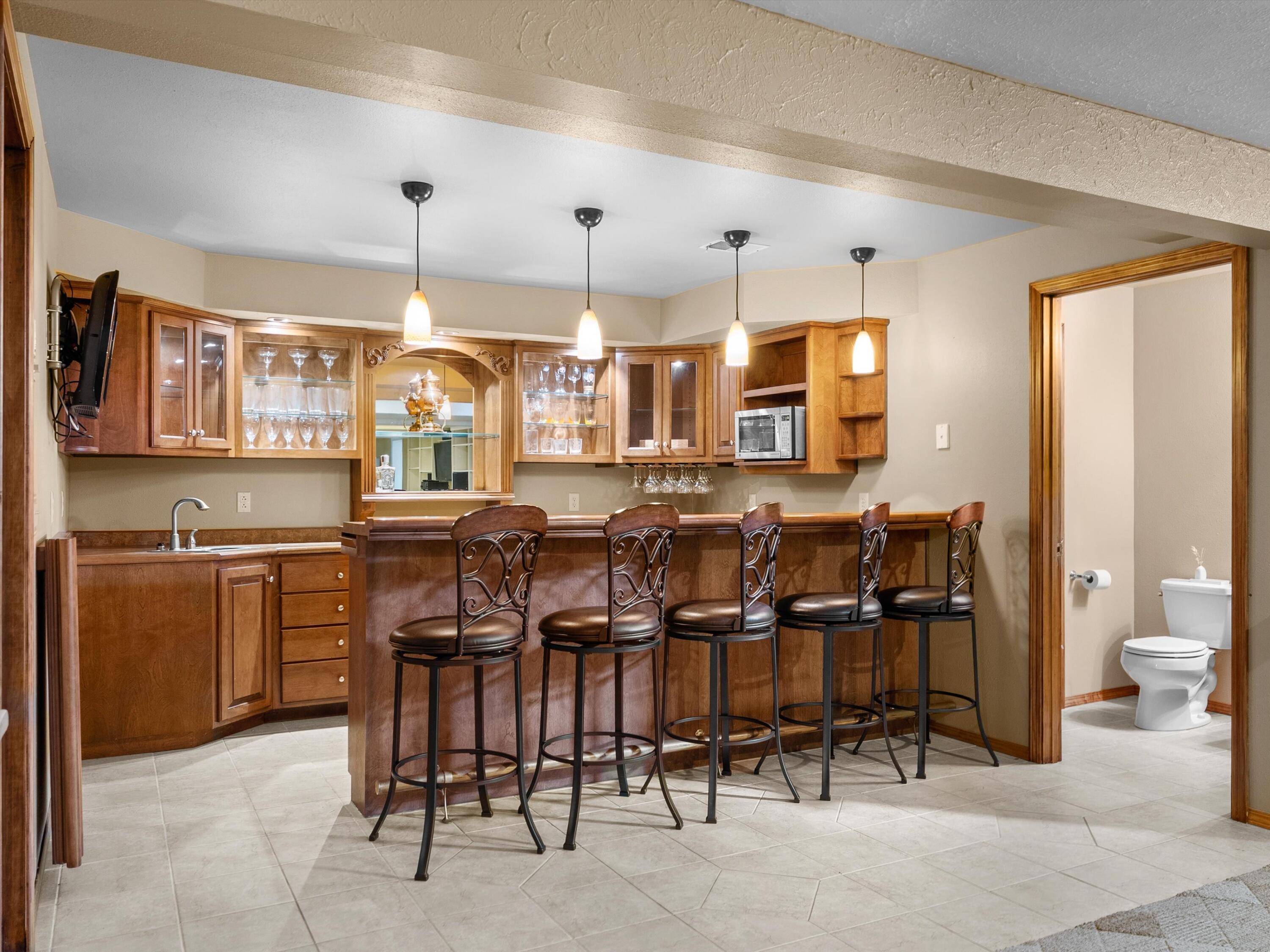 1127 Tanglewood Road Manitowoc, WI 54220 - Photo 51 of 72 55-054_2625342_09343