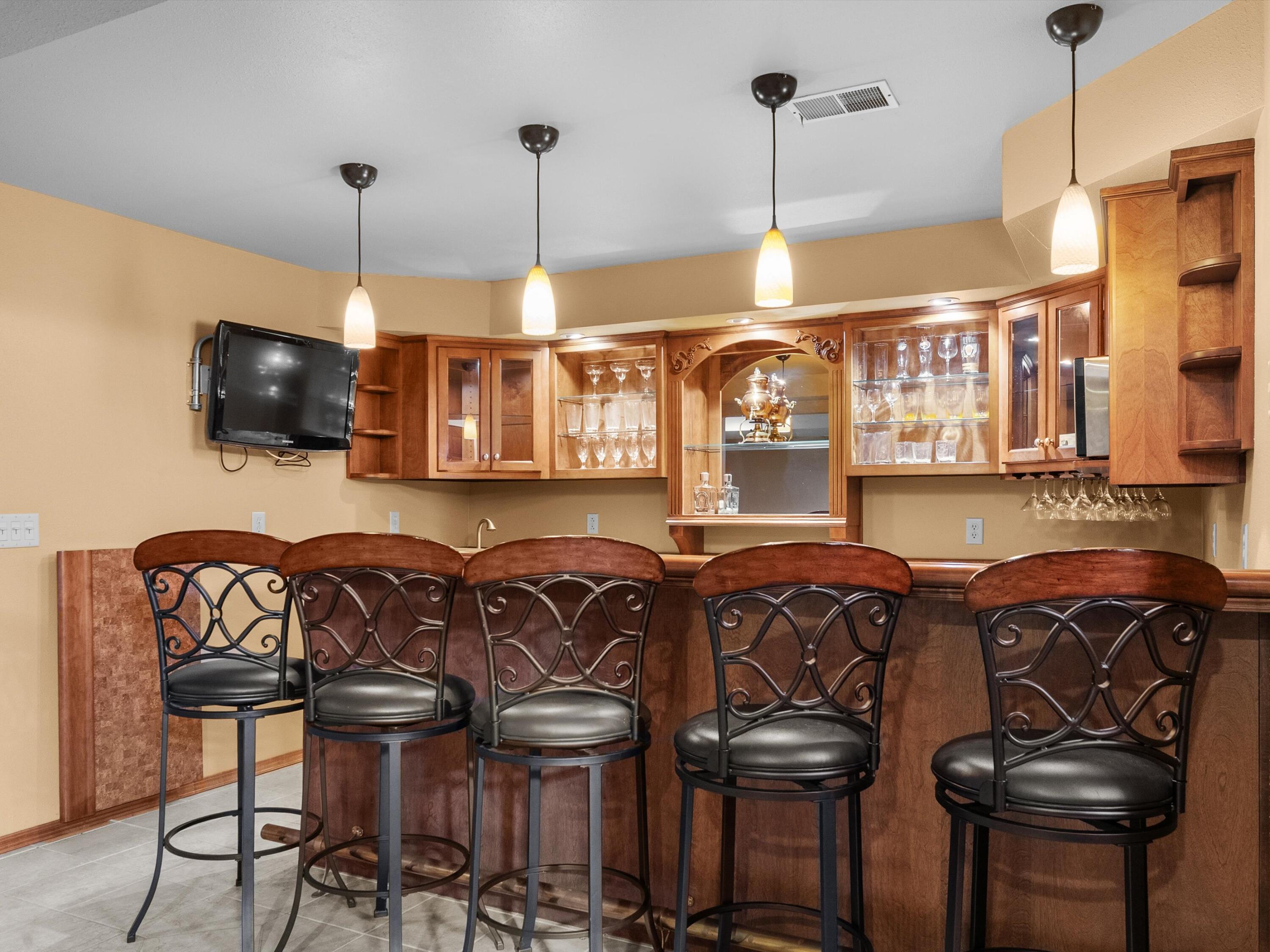 1127 Tanglewood Road Manitowoc, WI 54220 - Photo 52 of 72 56-055_2625342_09348