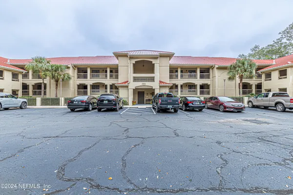 $2,500 | 2099 Winterbourne North, Unit 308, Orange Park, FL 32073