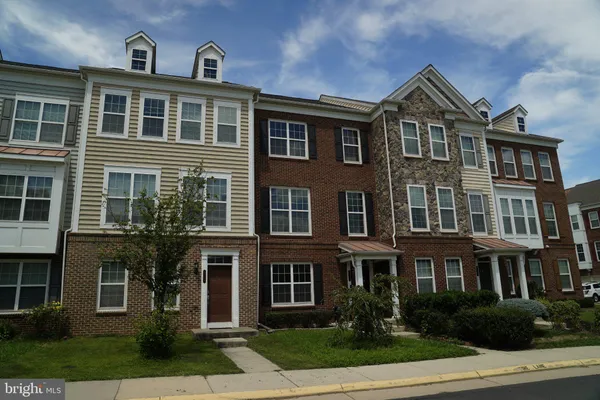 $699,999 | 43610 McKay Terrace, Chantilly, VA 20152