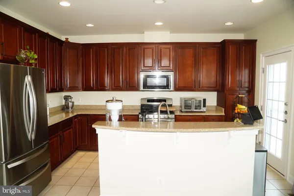 $699,999 | 43610 McKay Terrace, Chantilly, VA 20152