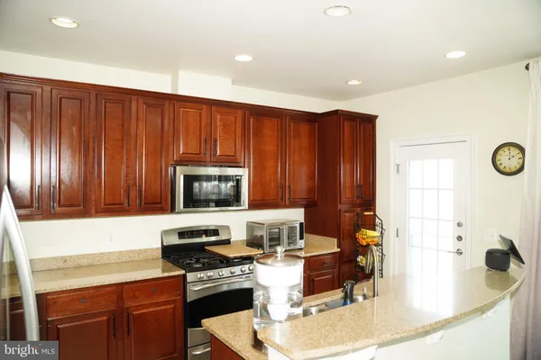 $699,999 | 43610 McKay Terrace, Chantilly, VA 20152