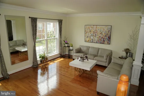 $699,999 | 43610 McKay Terrace, Chantilly, VA 20152