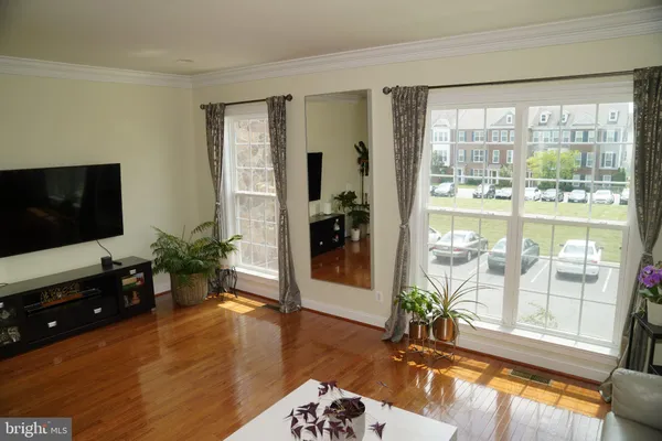 $699,999 | 43610 McKay Terrace, Chantilly, VA 20152