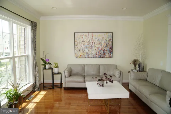 $699,999 | 43610 McKay Terrace, Chantilly, VA 20152