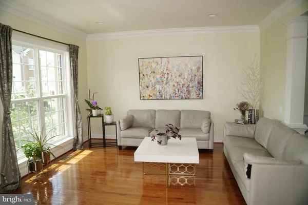 $699,999 | 43610 McKay Terrace, Chantilly, VA 20152