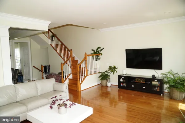 $699,999 | 43610 McKay Terrace, Chantilly, VA 20152