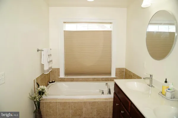 $699,999 | 43610 McKay Terrace, Chantilly, VA 20152