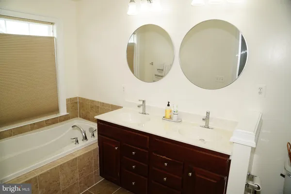 $699,999 | 43610 McKay Terrace, Chantilly, VA 20152