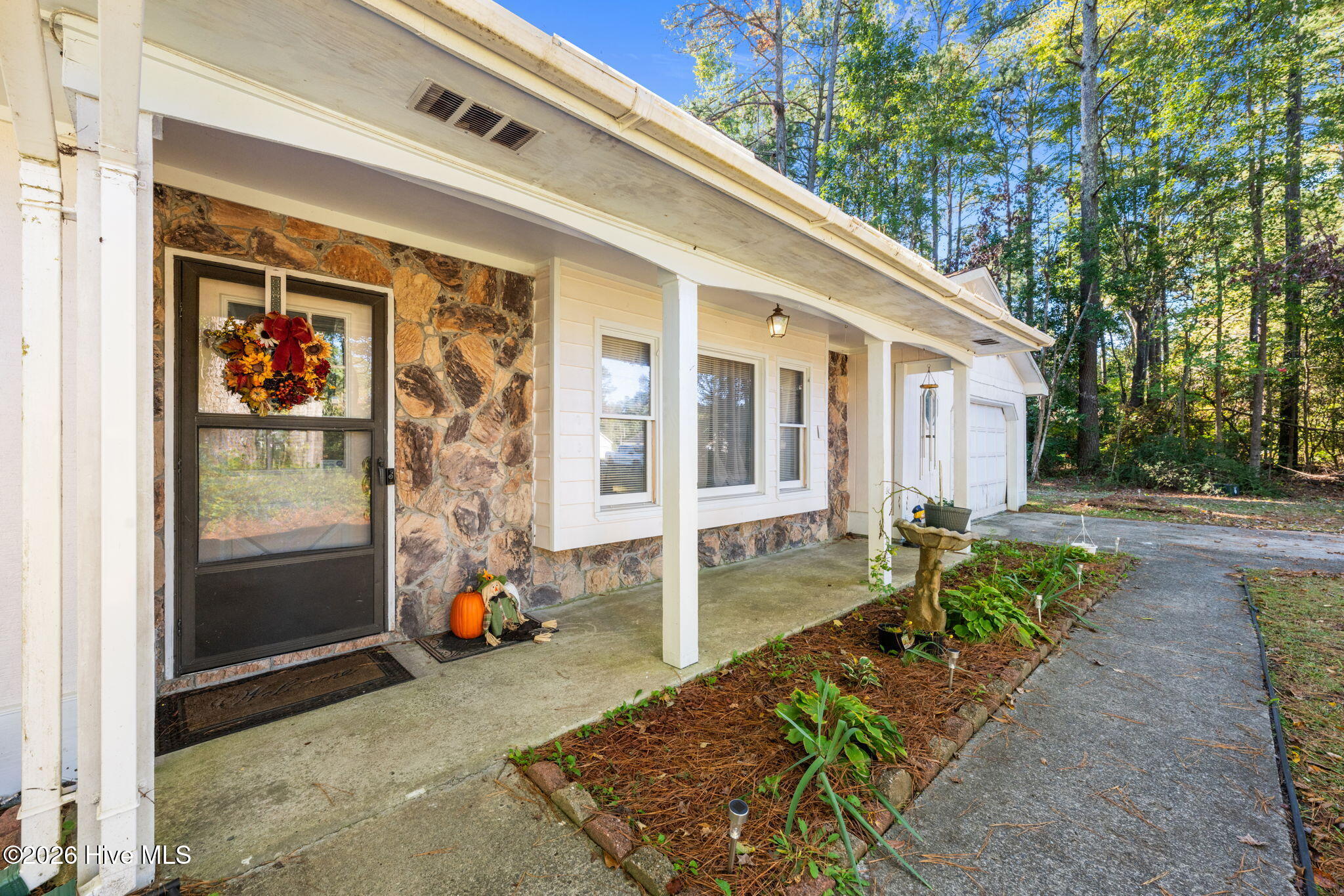 520 Stately Pines Road New Bern, NC 28560 - Photo 4 of 35 4-web-or-mls-DSC_8166