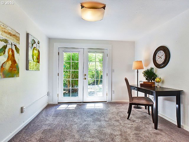 1258 Southwest Taylors Ferry Road Portland, OR 97219 - Photo 16 of 23 Family Room