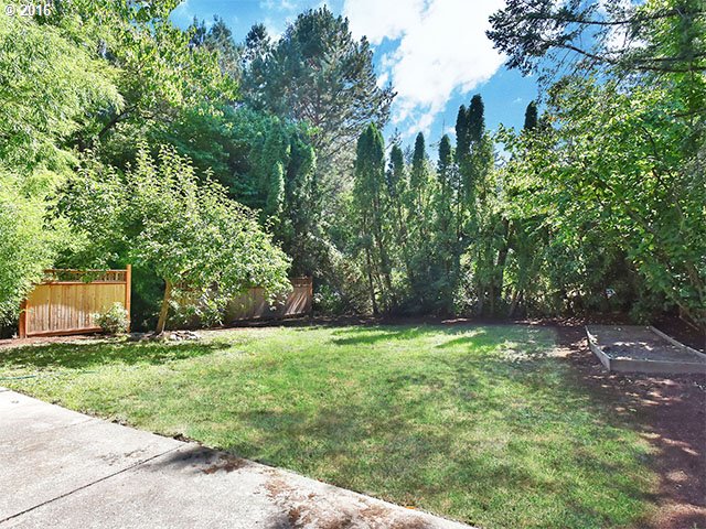 1258 Southwest Taylors Ferry Road Portland, OR 97219 - Photo 23 of 23 Backyard