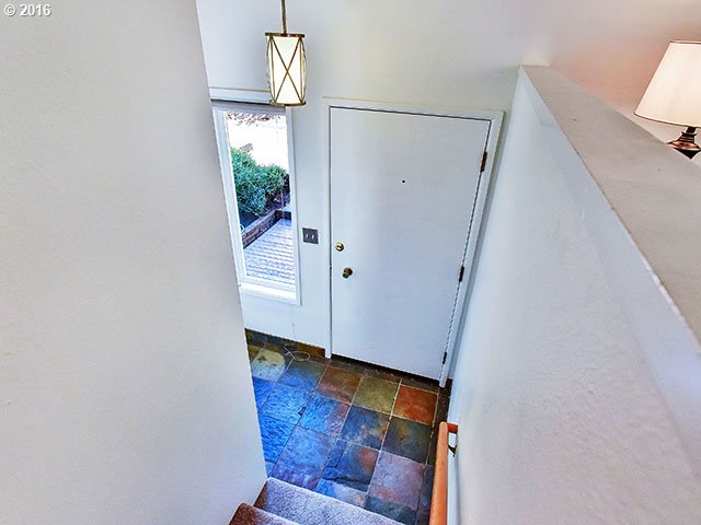 1258 Southwest Taylors Ferry Road Portland, OR 97219 - Photo 3 of 23 Entrance/Foyer