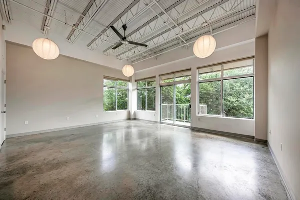 $1,895 | 2401 East 6th Street, Unit 3046, Austin, TX 78702