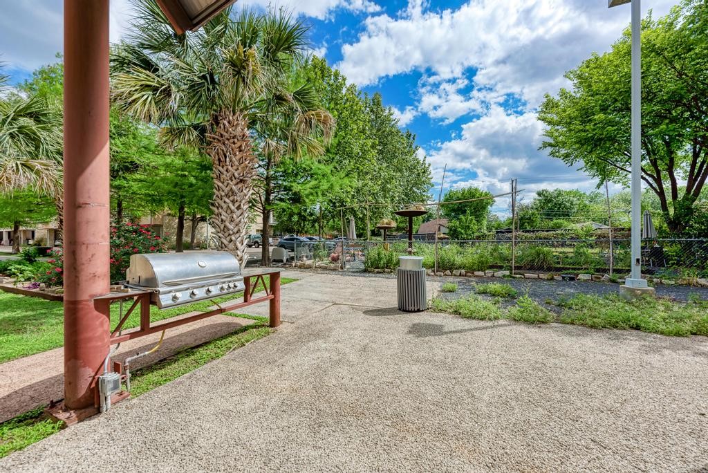 2401 East 6th Street, Unit 3046 Austin, TX 78702 - Photo 25 of 35 Community grill