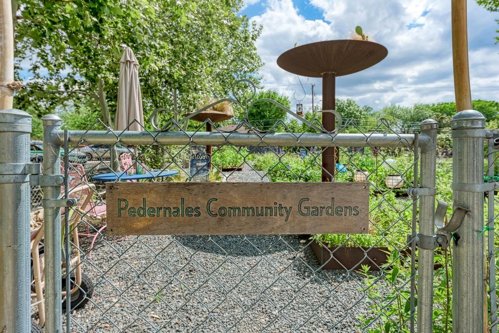 2401 East 6th Street, Unit 3046 Austin, TX 78702 - Photo 27 of 35 Community Garden