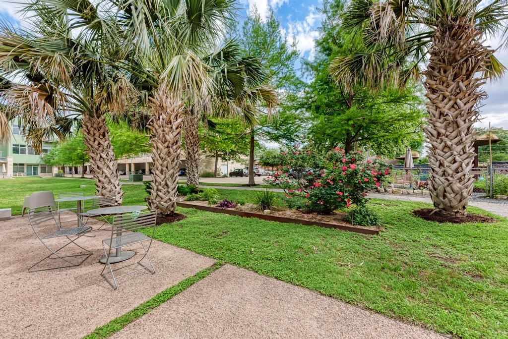 2401 East 6th Street, Unit 3046 Austin, TX 78702 - Photo 28 of 35 Community courtyard
