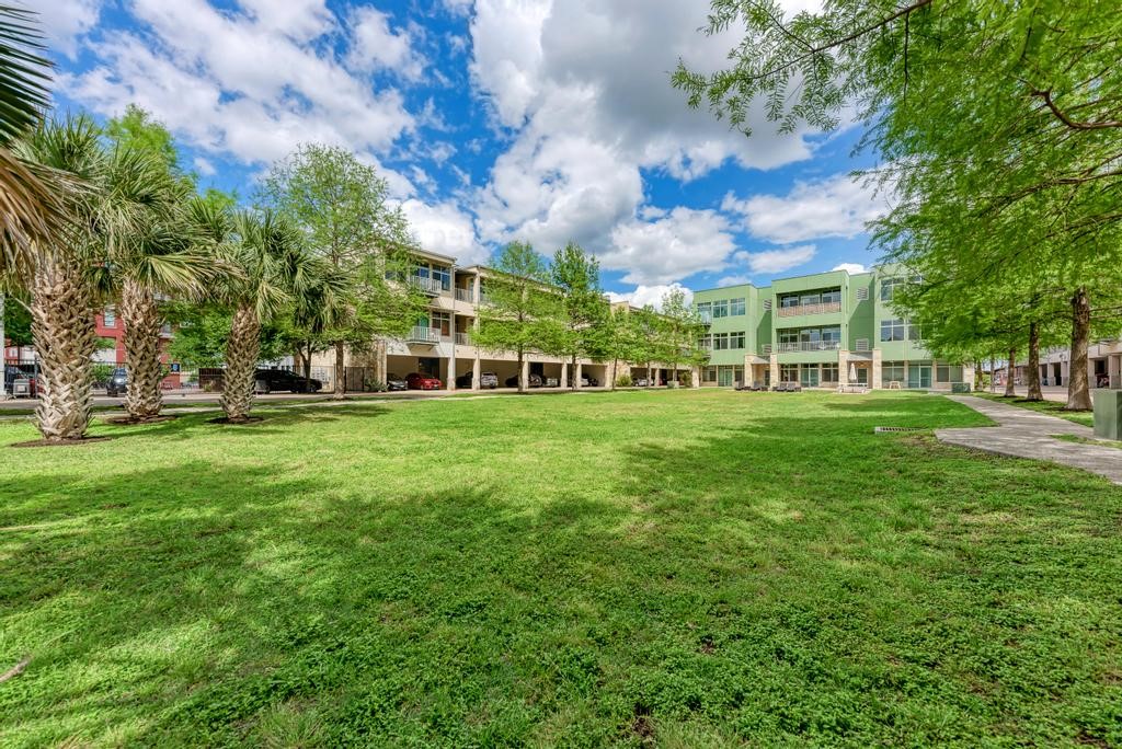2401 East 6th Street, Unit 3046 Austin, TX 78702 - Photo 29 of 35 Community courtyard