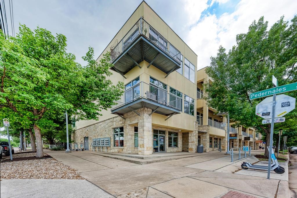 2401 East 6th Street, Unit 3046 Austin, TX 78702 - Photo 4 of 35 Building with on-site retail at 6th & Pedernales