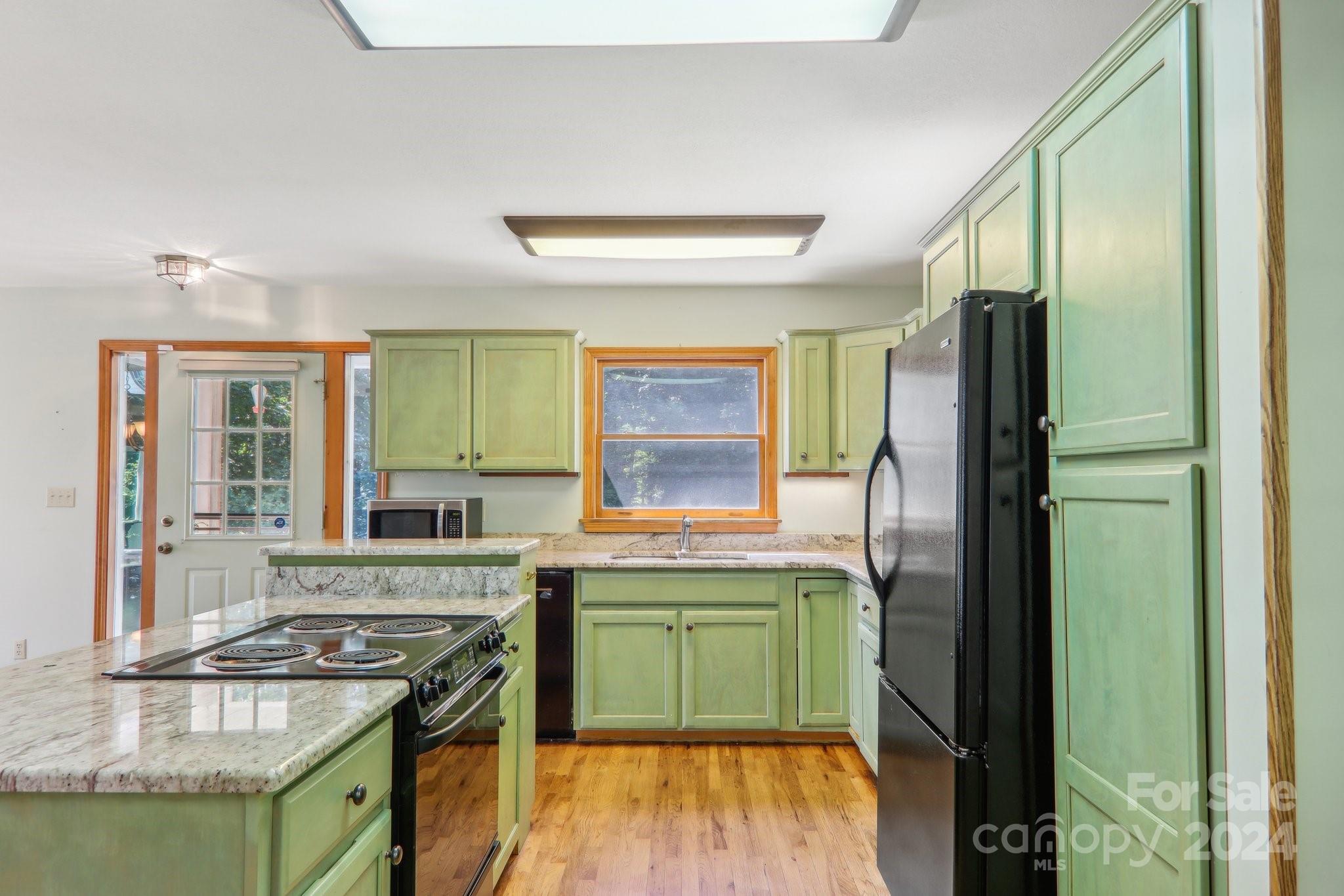 376 Higher Ground Ridge Waynesville, NC 28785 - Photo 8 of 47 Gallery Image 8
