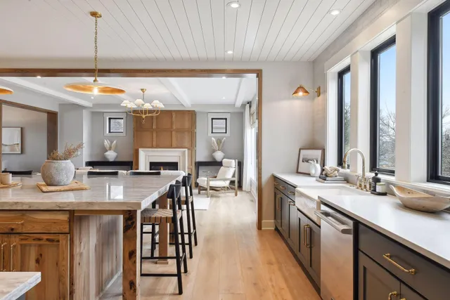 $1,979,821 | 5523 Game Farm, Victoria, MN 55318