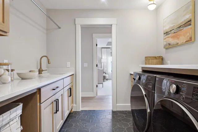 $1,979,821 | 5523 Game Farm, Victoria, MN 55318