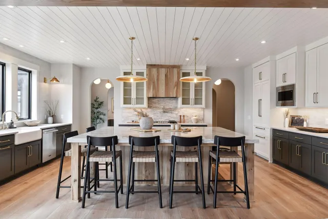 $1,979,821 | 5523 Game Farm, Victoria, MN 55318