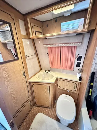 a view of washer and utility room