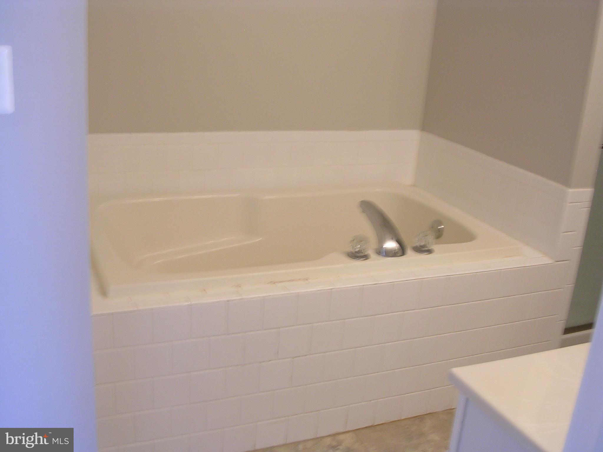 32 Bellhurst Way Nottingham, MD 21236 - Photo 17 of 28 Upper bath with soaking tub and sep. shower